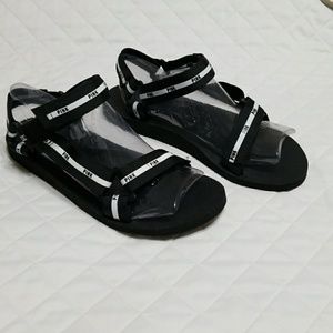 NWOT Victoria's secret pink Sandles